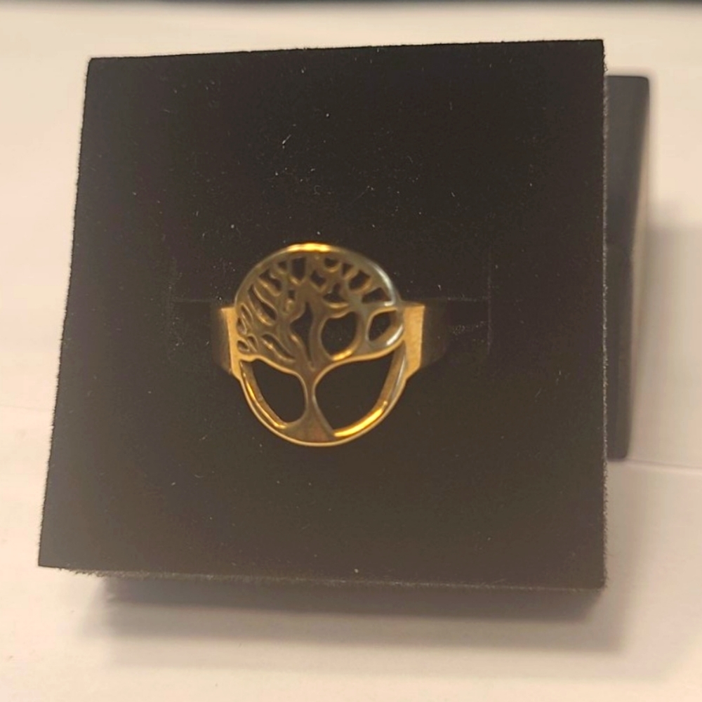 "Deep Roots" ring